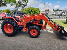 KUBOTA 35HP TRACTOR - picture0' - Click to enlarge