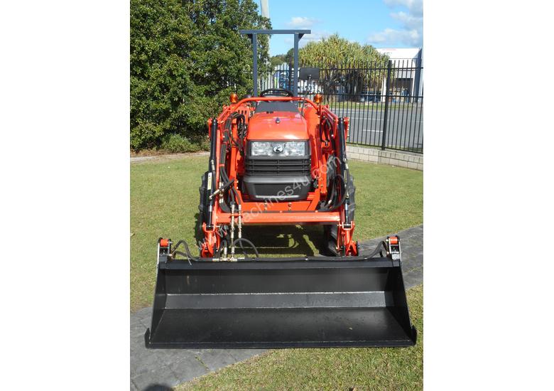 caption KUBOTA 35HP TRACTOR