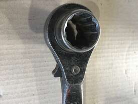 Super Ratchet Scaffold Podger Spanner Socket Wrench 32mm x 27mm RN2732 - picture2' - Click to enlarge