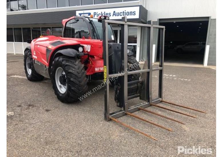 caption 2015 Manitou MLT840/137