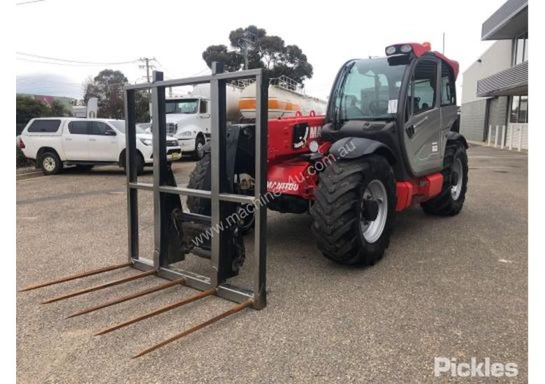 caption 2015 Manitou MLT840/137