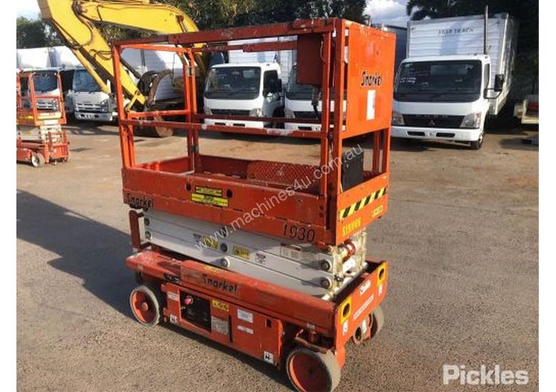 caption 2009 Snorkel S1930