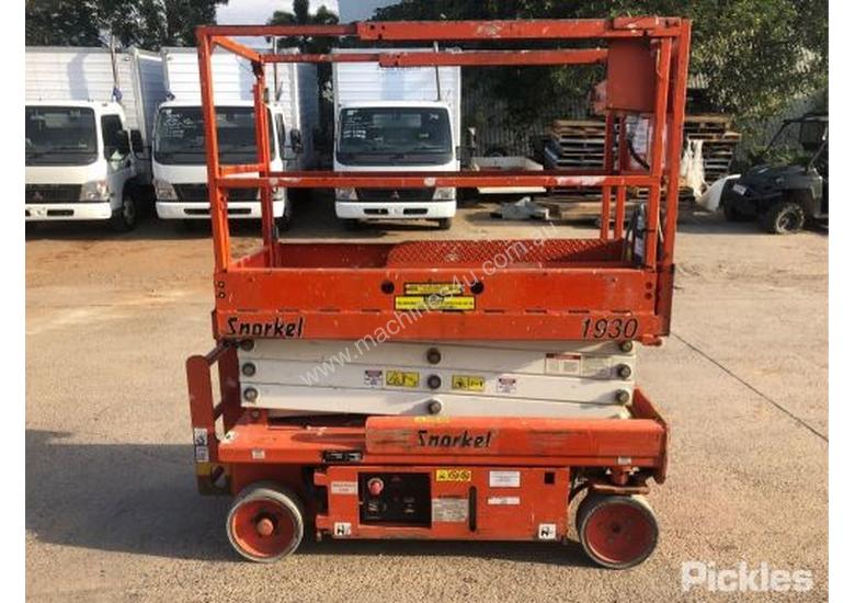 caption 2009 Snorkel S1930