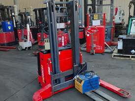 Ride On Stacker Enforcer 2013 Model 2500mm lift 1800KG ONLY $$$2500 - picture2' - Click to enlarge