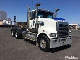 2013 Mack Trident - picture0' - Click to enlarge