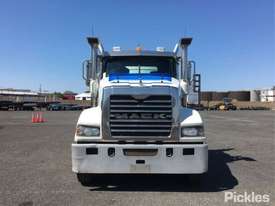 2013 Mack Trident - picture1' - Click to enlarge