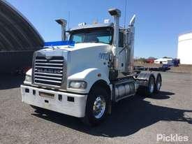 2013 Mack Trident - picture2' - Click to enlarge