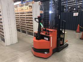 RAYMOND RRS30 S/N RRS-15-02459 WALKIE REACH STACKER PEDESTRIAN FORKLIFT - picture2' - Click to enlarge