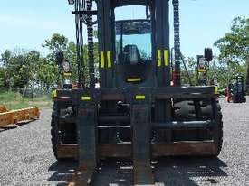 32 Ton Diesel Forklift Low Hours - picture2' - Click to enlarge