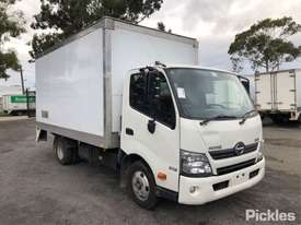 2015 Hino 300 616 - picture0' - Click to enlarge