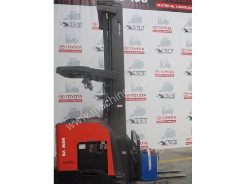 Raymond DR32TT double reach truck in good condition