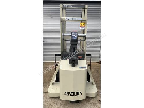 Crown Walkie Stacker