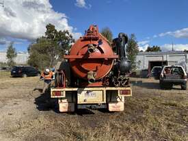 Vacuum truck with Ditch Witch FX50 - picture2' - Click to enlarge