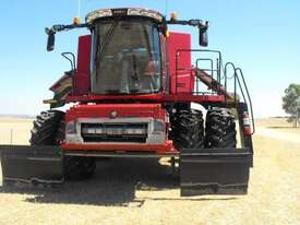 CASE IH 7240 + 3050 Vario  Combine & Front - picture0' - Click to enlarge