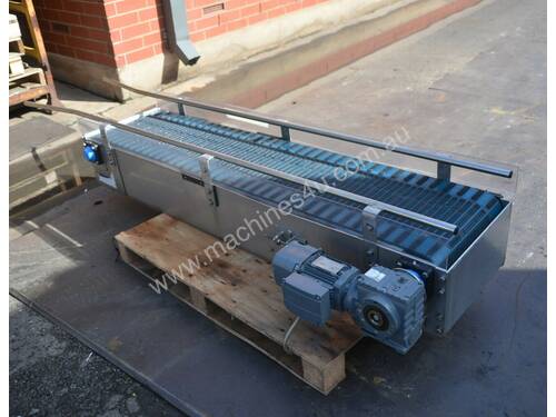 Stainless steel plastic link belt motorised 0.55kw conveyor 2.5m long 420mm wide