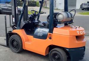 ACTIVE FORKLIFTS - Toyota 3 ton forklift 7FG30-4.5m lift height 3000kg capacity side shift solid tyr