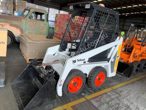 Bobcat 443 with un-used 4 in 1 bucket 