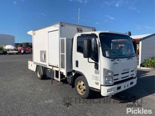 2011 Isuzu NPR 300 Med