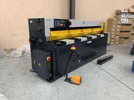 Hydraulic Guillotine 4 x 2500mm - picture0' - Click to enlarge