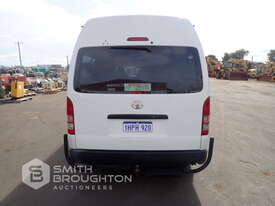2011 TOYOTA COMMUNTER KDH223R 12 SEAT COACH - picture1' - Click to enlarge