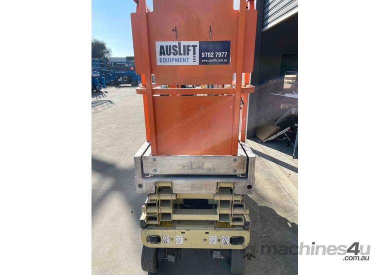 caption JLG 1930ES 19ft Electric Scissor Lift – Perfect for Tight Spaces and Smooth Indoor Access!