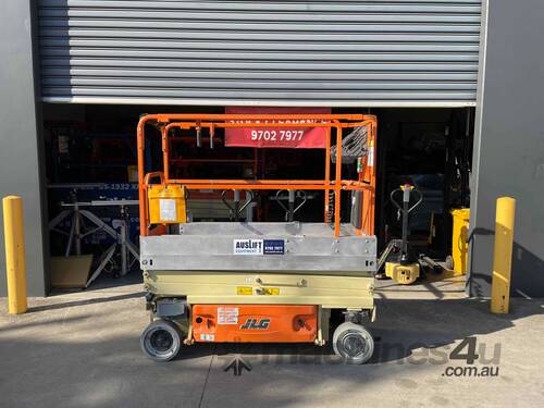 caption JLG 1930ES 19ft Electric Scissor Lift – Perfect for Tight Spaces and Smooth Indoor Access!