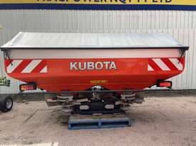 Kubota DSX Fertiliser Spreader - picture0' - Click to enlarge