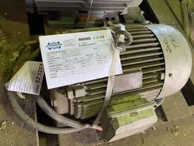 FENNER 15KW 20HP 1480RPM 3PH ELECTRIC MOTOR - picture0' - Click to enlarge