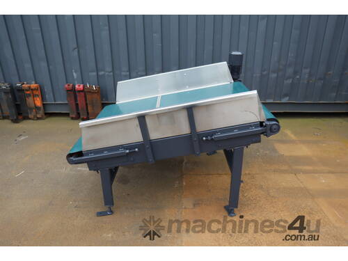 Motorised Incline Wide Belt Conveyor - 1.4m long 1m wide