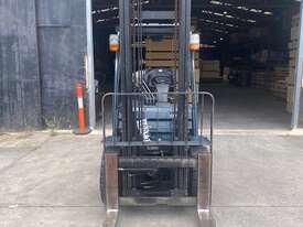 TOYOTA 3 TON Fork Lift - 4m Mast - picture1' - Click to enlarge