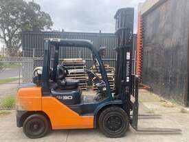 TOYOTA 3 TON Fork Lift - 4m Mast - picture0' - Click to enlarge