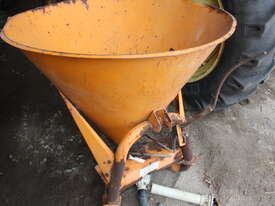 Fertiliser Spreader - picture1' - Click to enlarge