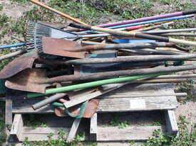 Assorted gardening tools - picture0' - Click to enlarge
