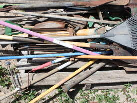 Assorted gardening tools - picture2' - Click to enlarge