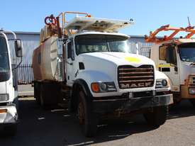 2007 MACK GRANITE CV713 WATERCART - picture0' - Click to enlarge