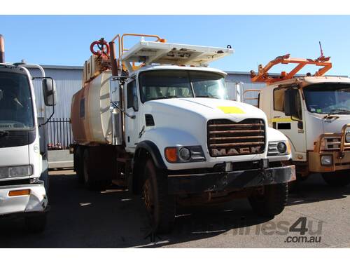 2007 MACK GRANITE CV713 WATERCART