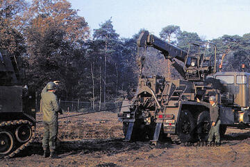 Fassi   DEFENCE SERIES