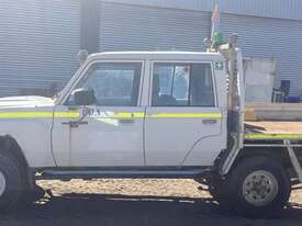 TOYOTA Landcruiser Dual Cab Utility  - picture2' - Click to enlarge