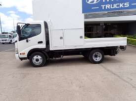 HINO DUTRO - picture2' - Click to enlarge