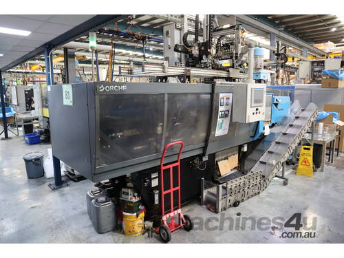 Borche BS200-III - 200 Ton Plastic Injection Molding Machine (B1)