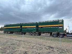 HILLCREST B TRIPLE LIVESTOCK TRAILER COMBINATION - picture0' - Click to enlarge