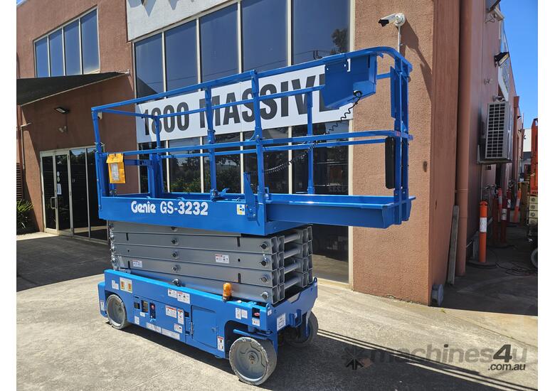 Ex rental 32' narrow scissor lift