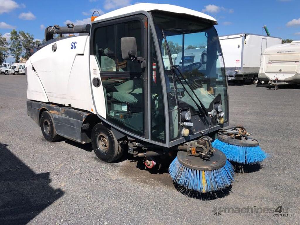 Used 2016 johnston 2000 Footpath / Street Sweepers in , - Listed on ...