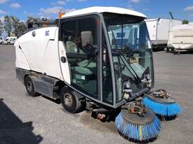 2016 Johnston 2000 Street Sweeper - picture0' - Click to enlarge