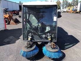 2016 Johnston 2000 Street Sweeper - picture1' - Click to enlarge