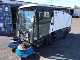 2016 Johnston 2000 Street Sweeper - picture2' - Click to enlarge