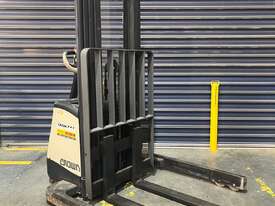 Crown SX Walkie Reacher Stacker - picture0' - Click to enlarge