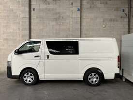 2015 Toyota Hiace  Diesel - picture1' - Click to enlarge