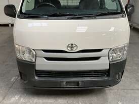 2015 Toyota Hiace  Diesel - picture2' - Click to enlarge