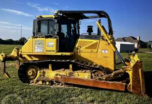 New 2024 Komatsu D65 Sweeps and Screens.